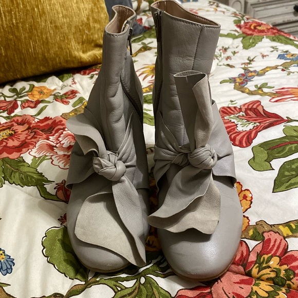 Bow booties 🎀 - Picture 2 of 5